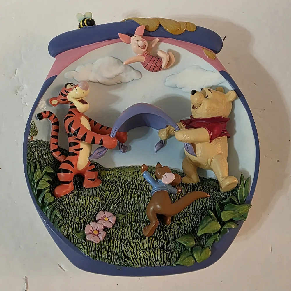 Disney 3D Hip Hip Poohray Decorative Plate Resin Bradford Exchange